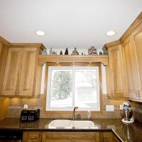 Valance lighting and display